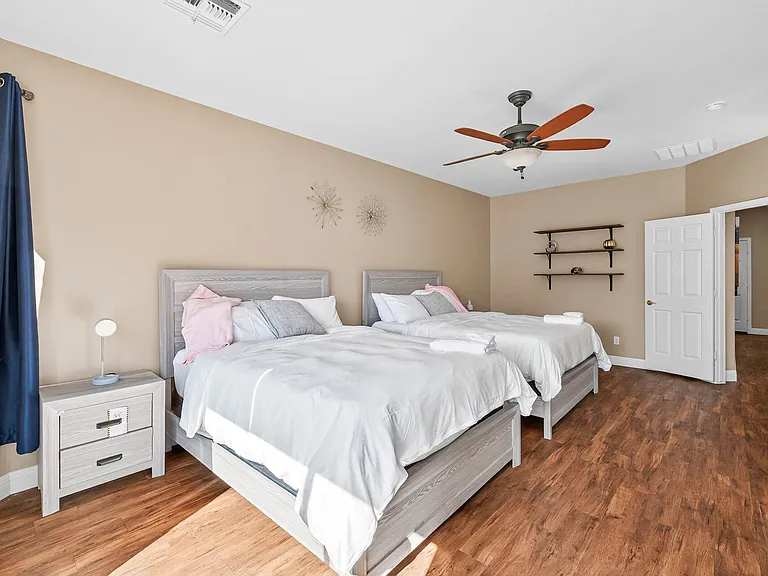 2433 W Ellis St — Photo 21