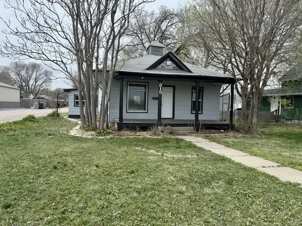 815 Burlington St, Holdrege, NE 68949