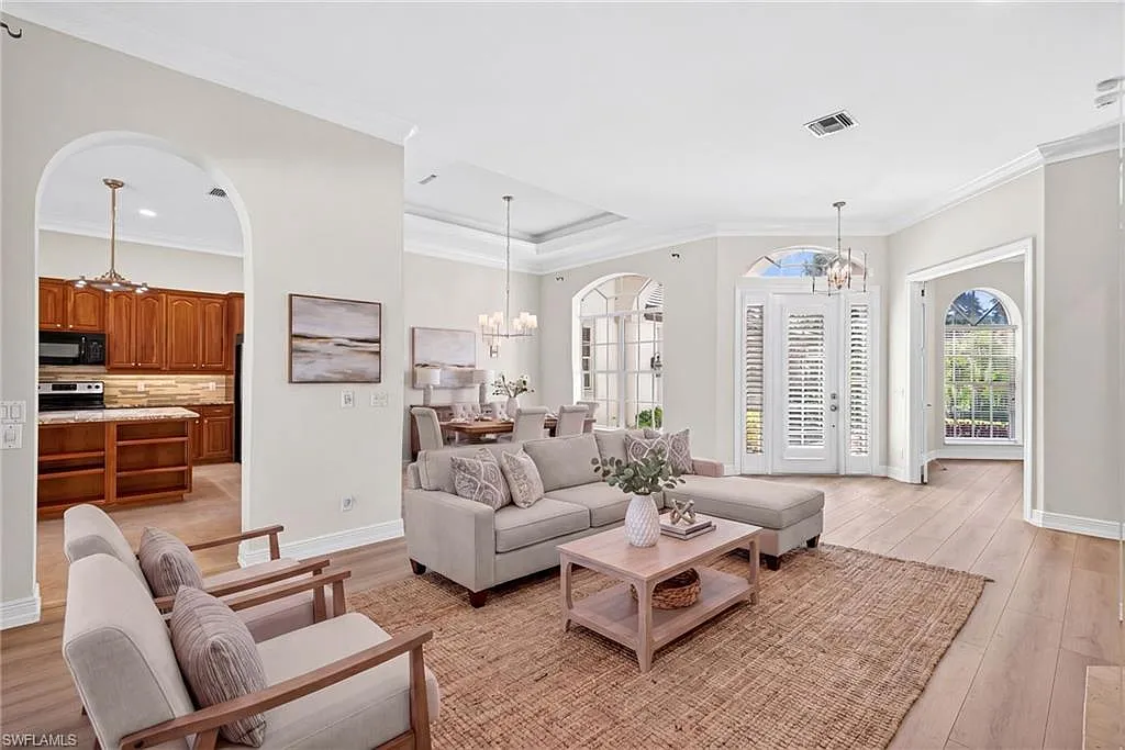 3 bed, 3.0 bath, 3100 sqft, $7,950 — Photo 4