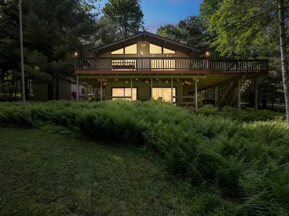 183 Cottontail Ln, Pocono Lake, PA 18347