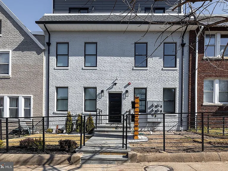 1120 Penn St NE #1 — Photo 1
