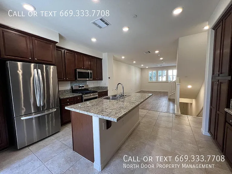2762 Ferrara Cir — Photo 16