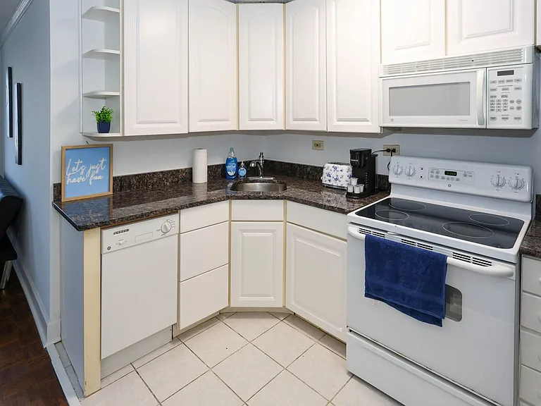300 Peachtree St NE #23C — Photo 2
