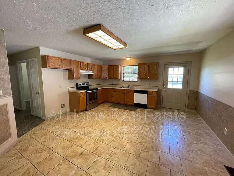831 S Timber Ridge Dr — Photo 4