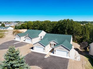 1933 Pine Ridge Dr, Manistee, MI 49660