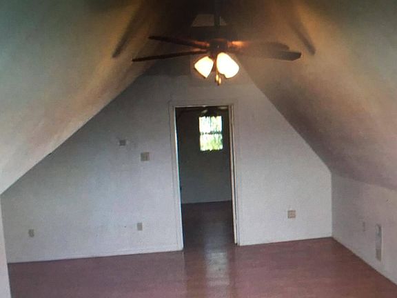 2nd image of 902 Kvanli Ln