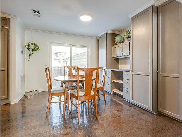 Cottage Pl — Photo 8