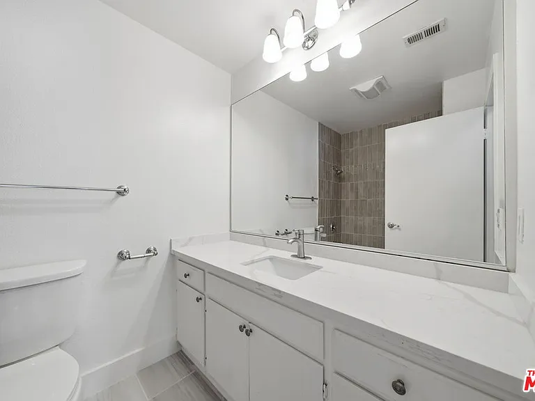 909 N Croft Ave #305 — Photo 19