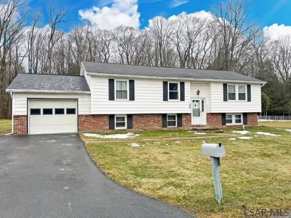 104 Queens Row, Windber, PA 15963