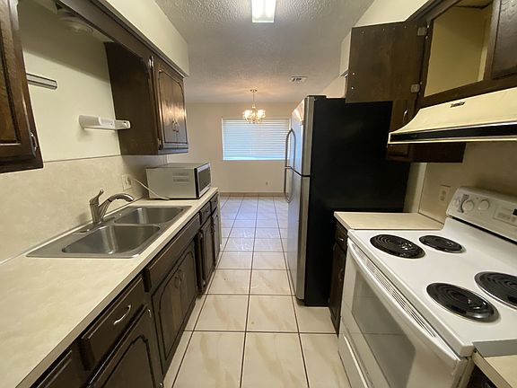 3rd image of 2625 Kings Rd