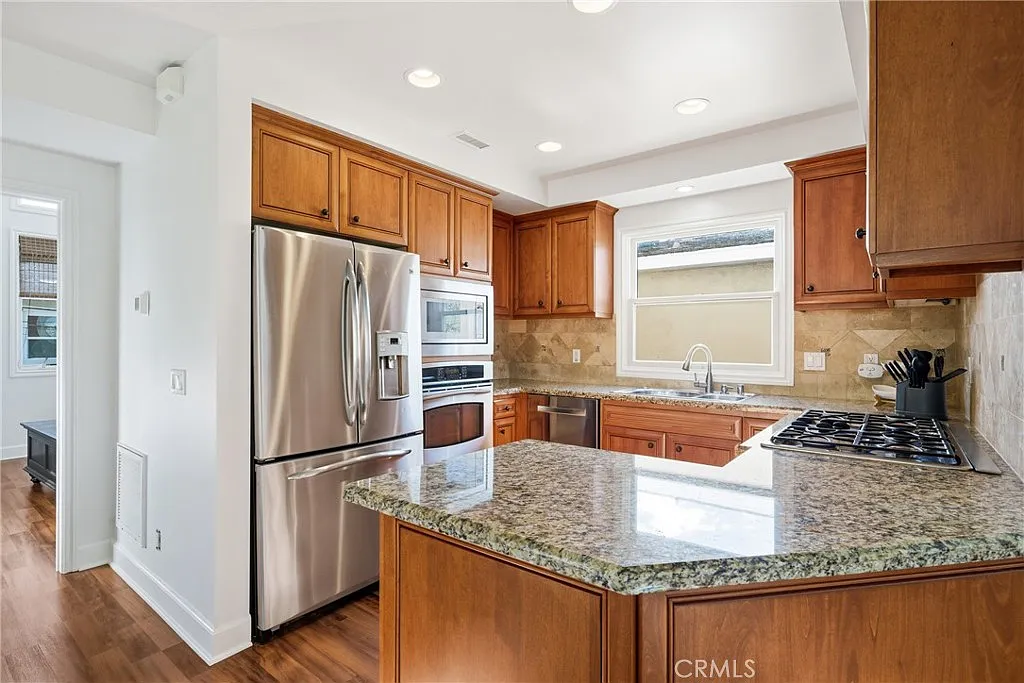 2 bed, 2.5 bath, 1254 sqft, $7,250 — Photo 4