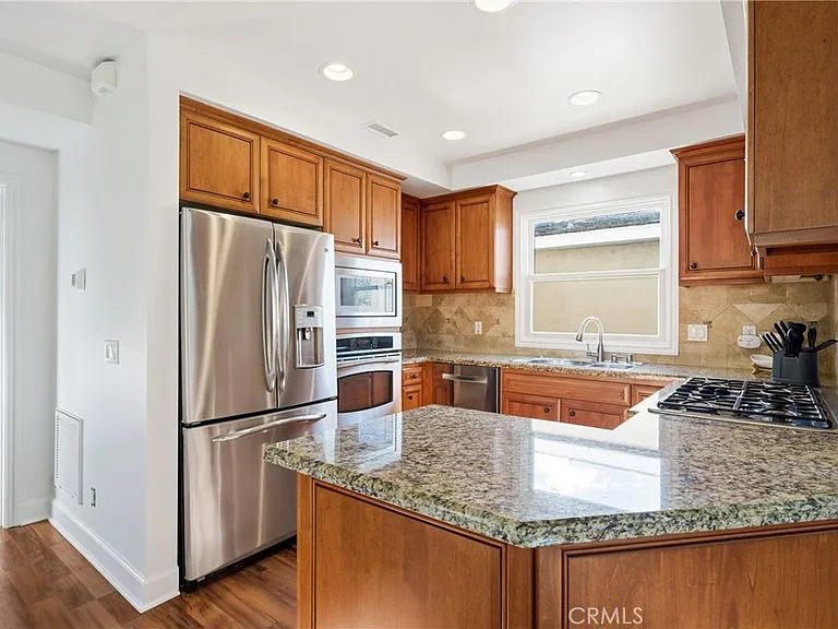 426 1/2 Narcissus Ave #1/2 — Photo 4