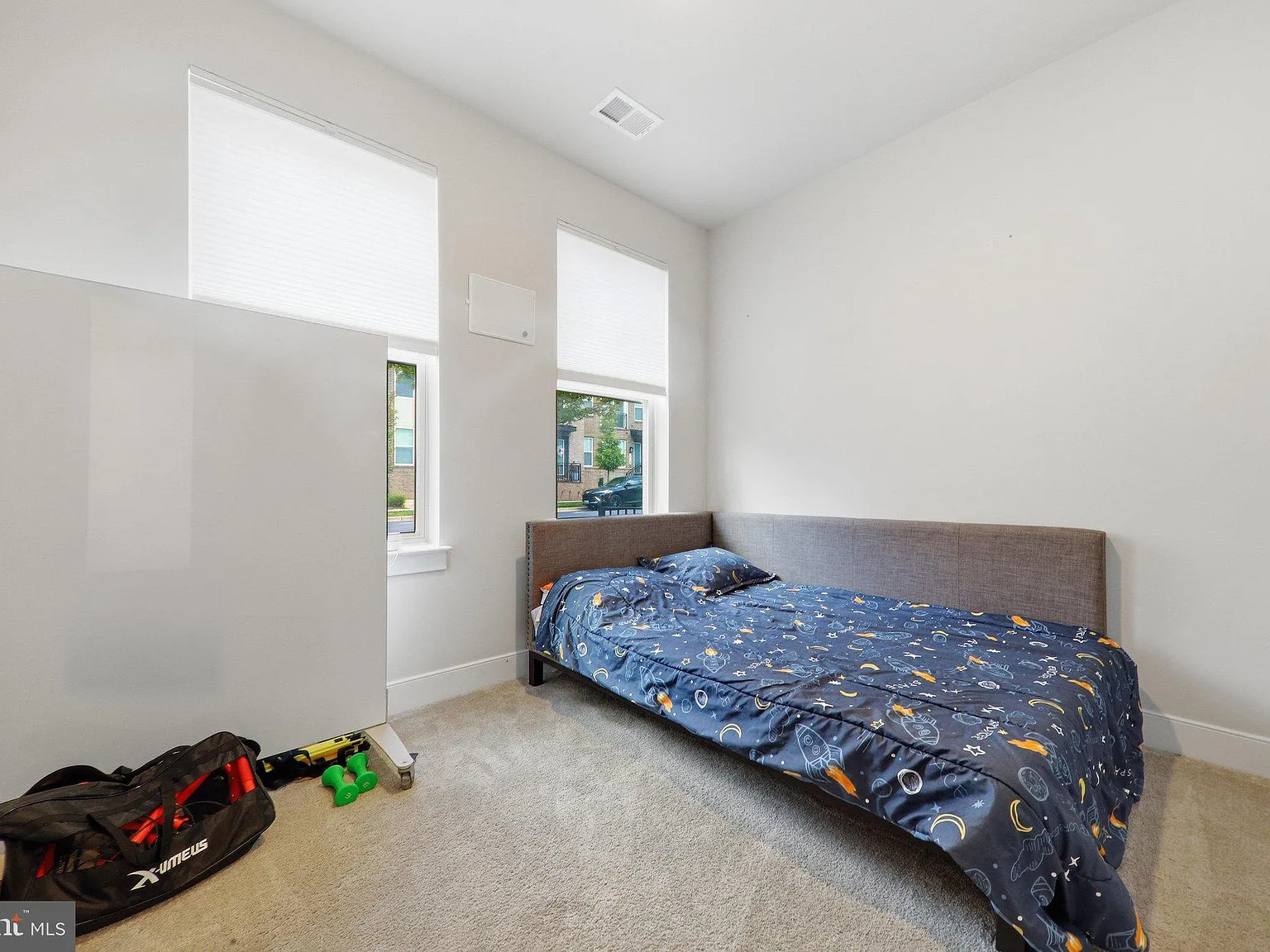 3 bed, 3.5 bath, 1632 sqft, $3,800 — Photo 2