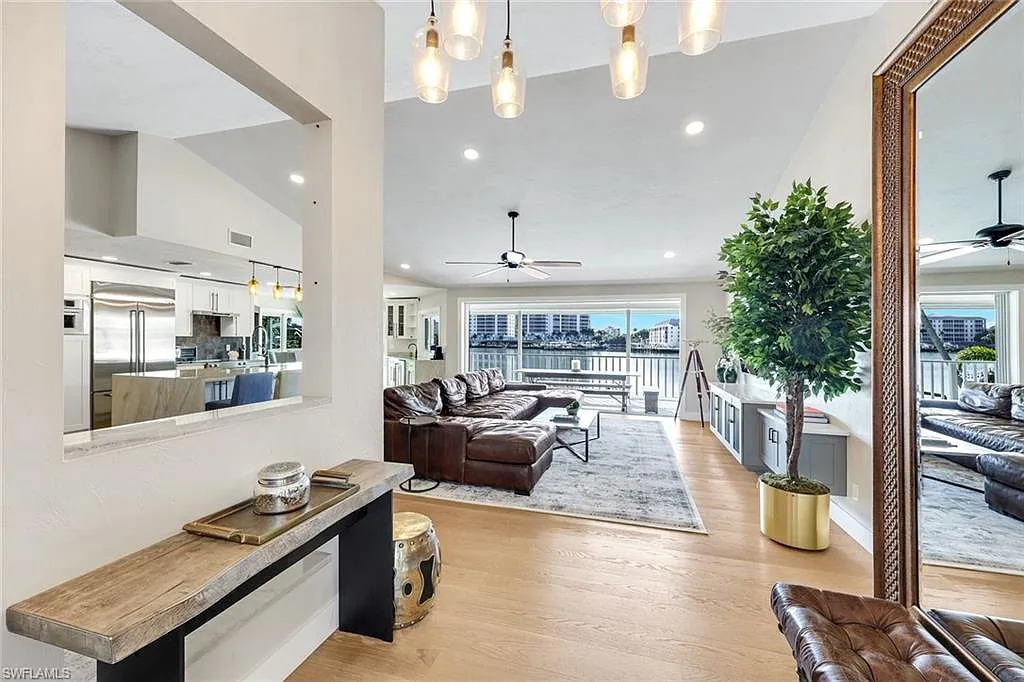 4 bed, 3.5 bath, 2700 sqft, $45,000 — Photo 4