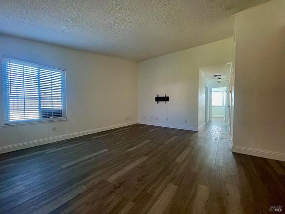 5th image of 2932 Montclair Way