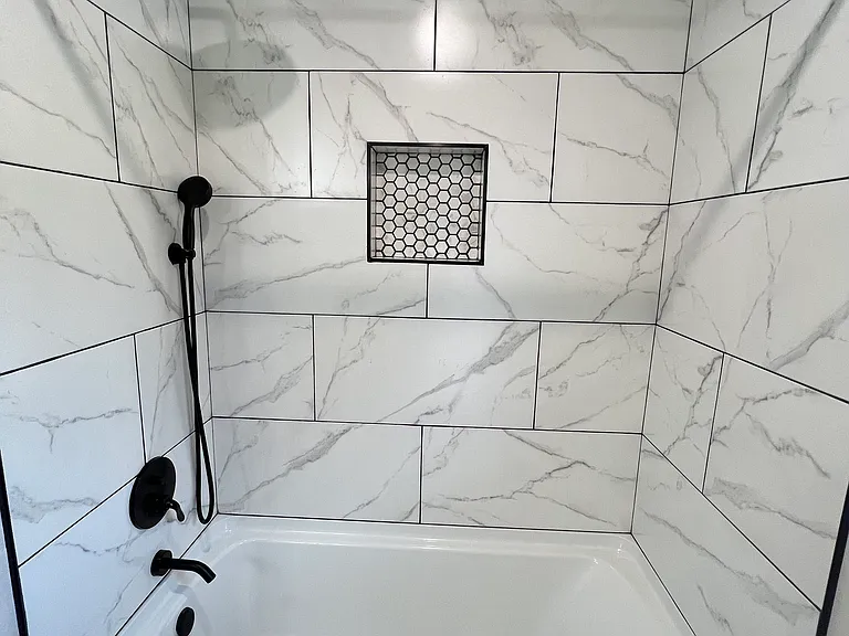 Guest Bathroom - Tub