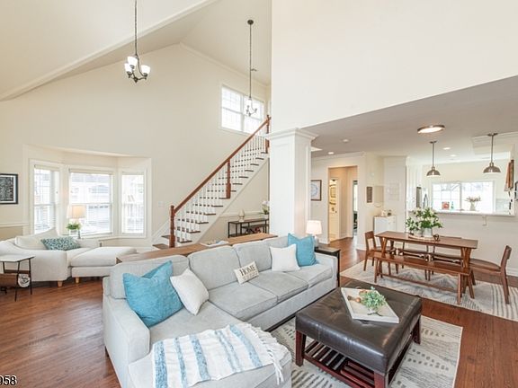 4th image of 21 Riverbend Ct