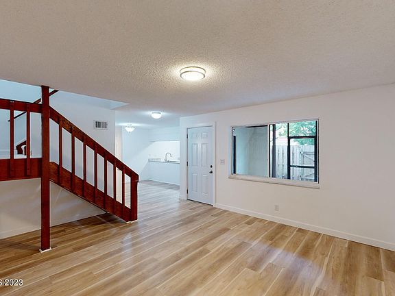 4th image of 8755 Live Oak Ct