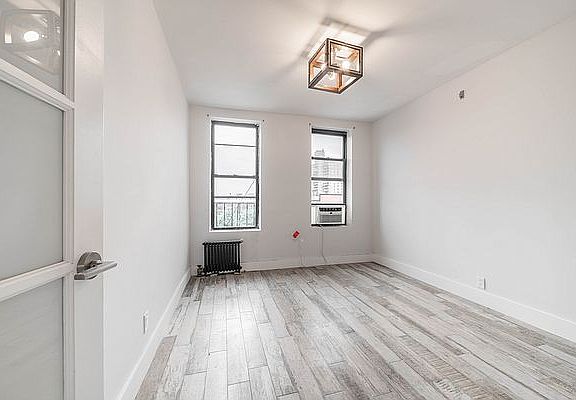 4th image of 77 Varet St #27