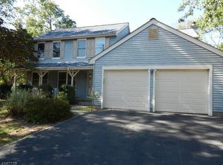 24 Gloucester Dr, Somerset, NJ 08873