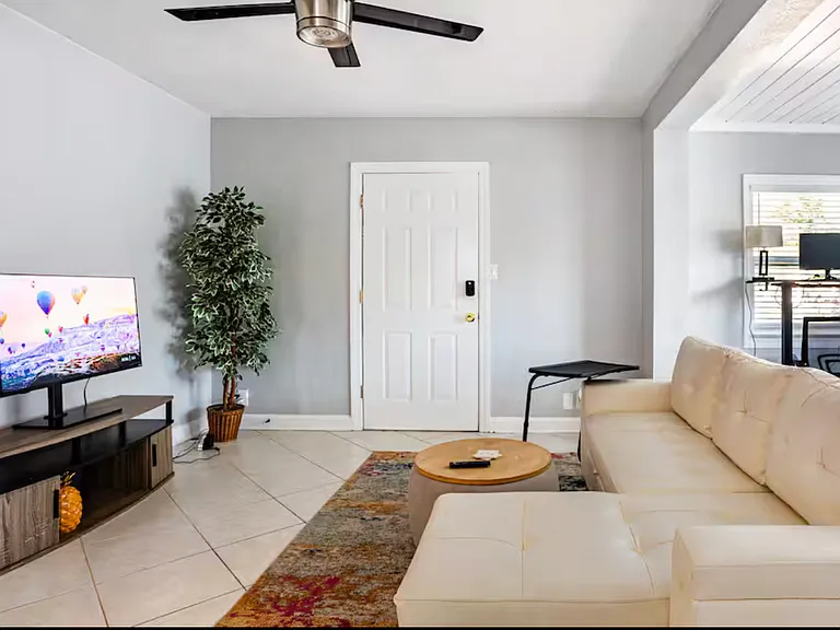 3512 W Cherokee Ave — Photo 2