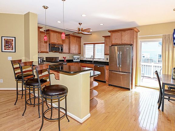 3rd image of 3450 Golden Ave APT 16