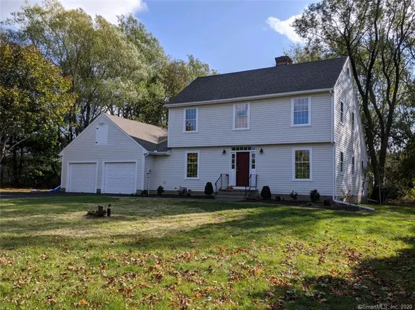 5 Applewood Dr, Quaker Hill, CT 06375