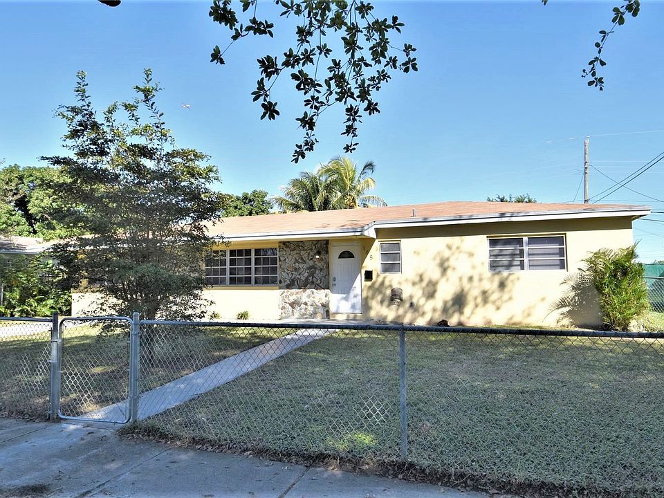 1st image of 165 Sierra Dr