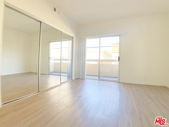 3rd image of 11919 Culver Blvd APT 105