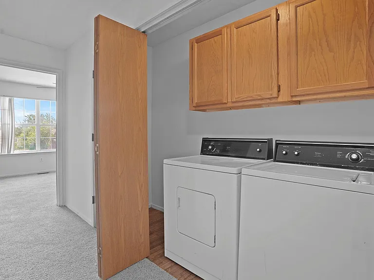 Persimmon Square Apartments — Photo 8