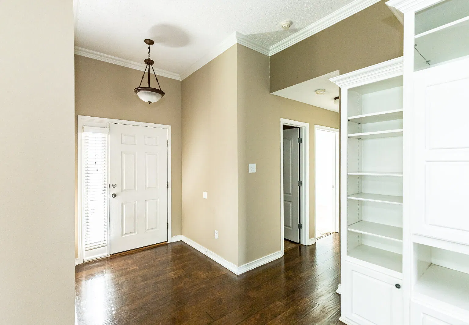 3 bed, 2.0 bath, 1450 sqft, $1,595 — Photo 3