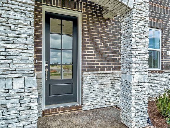 3rd image of 2029 Holbrook Rd