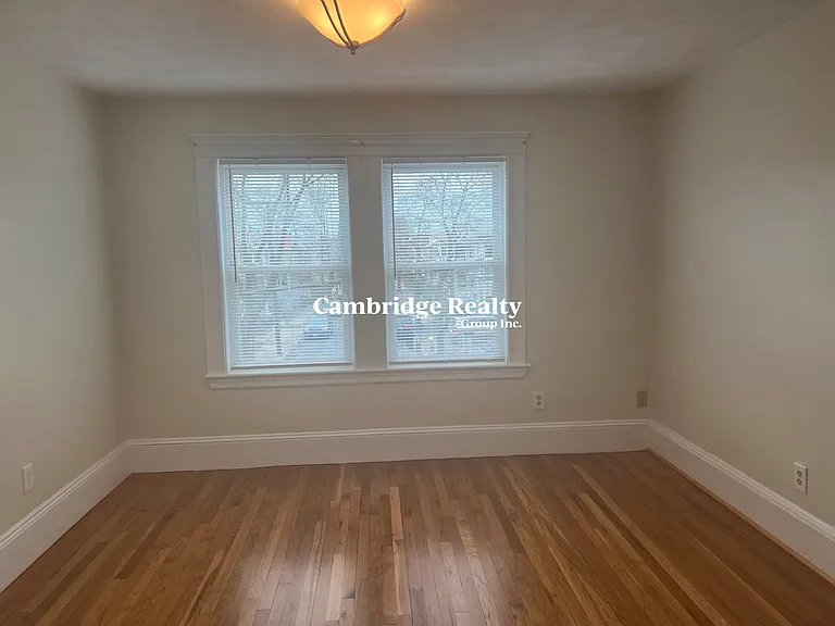 20 Henley St — Photo 11