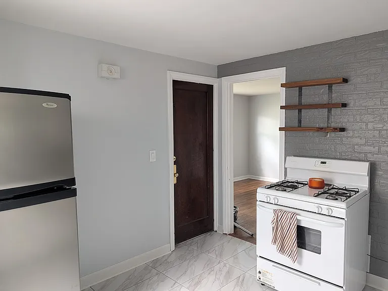123 Kimberly Ave #LOWER — Photo 7