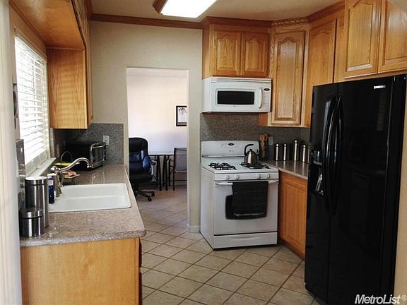 5th image of 6040 Merlindale Dr