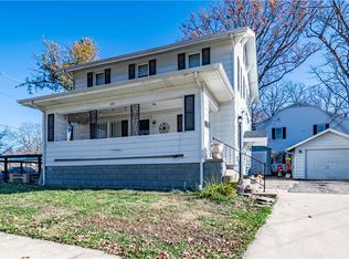 1021 9th St, Charleston, IL 61920