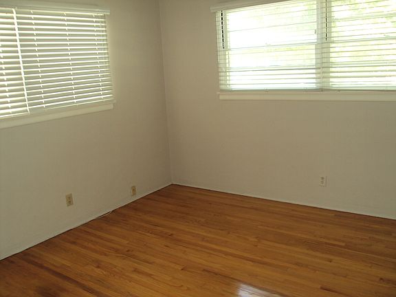 3rd image of 1227 S Alfred St