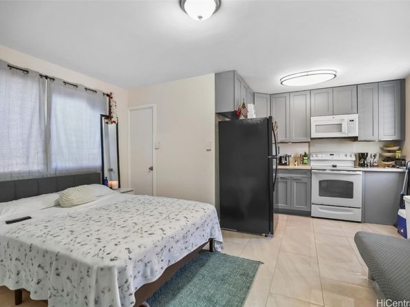 honolulu-hawaii-82428695 picture