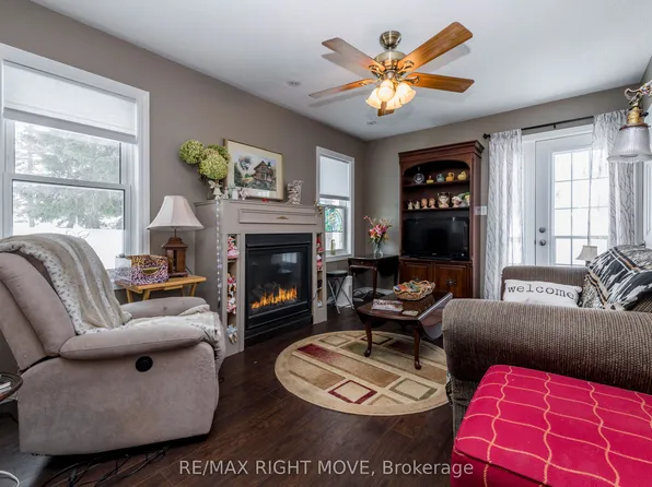 32 Cameron Dr, Oro Medonte, ON L0L 1T0