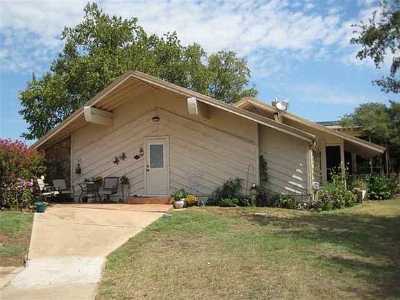 3rd image of 229 Falconhead Dr