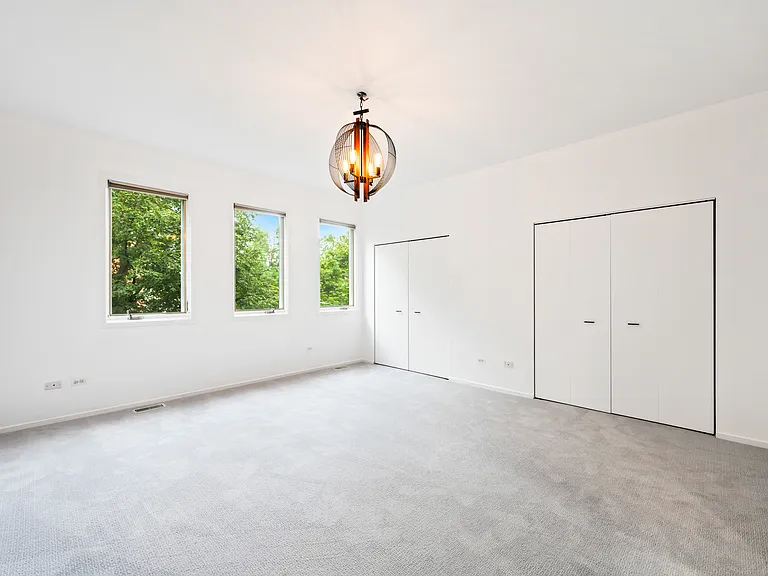 2257 W Saint Paul Ave — Photo 6