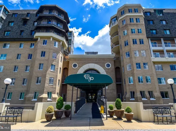 1250 S Washington St Unit 203, Alexandria, VA 22314