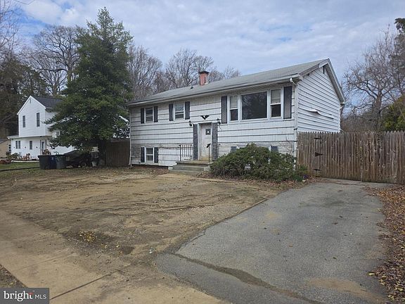 4th image of 391 Hilltop Ln