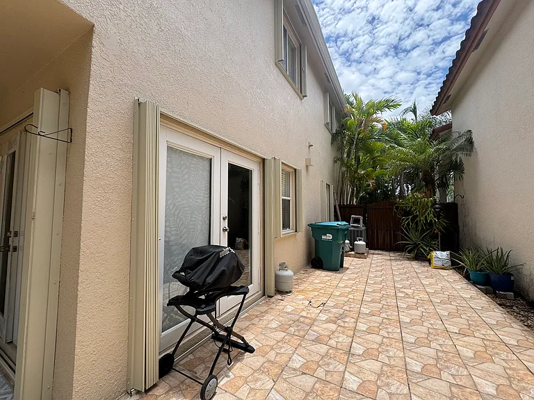 15621 SW 100th Ln — Photo 43