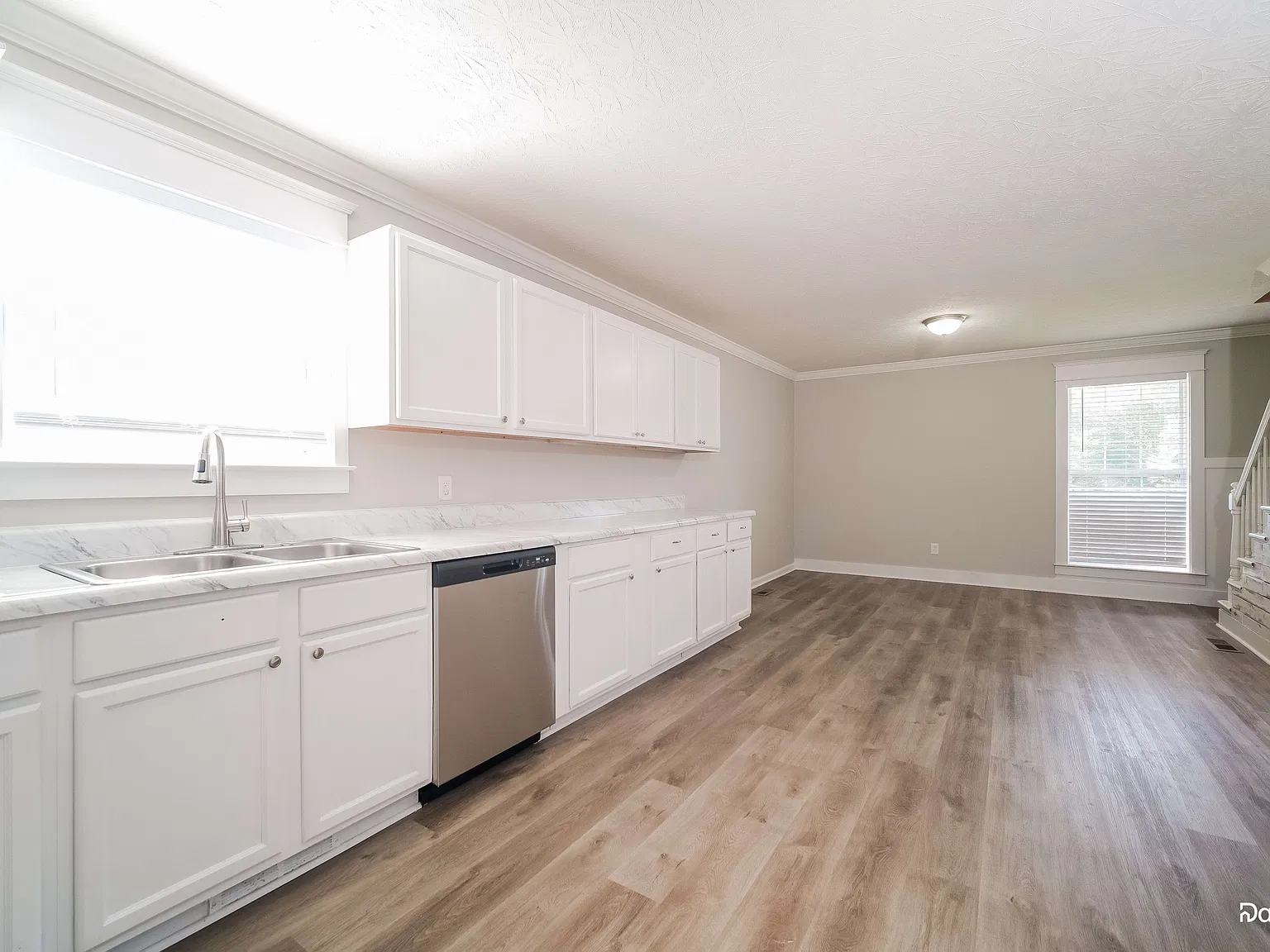 4 bed, 2.5 bath, 2408 sqft, $2,875 — Photo 3