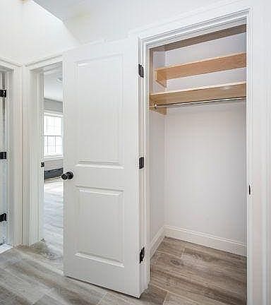 4th image of 2255 42nd St
