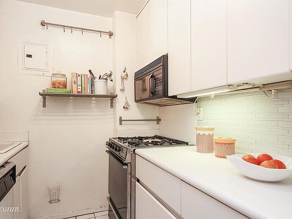 3rd image of 225 E 57th St APT 12A
