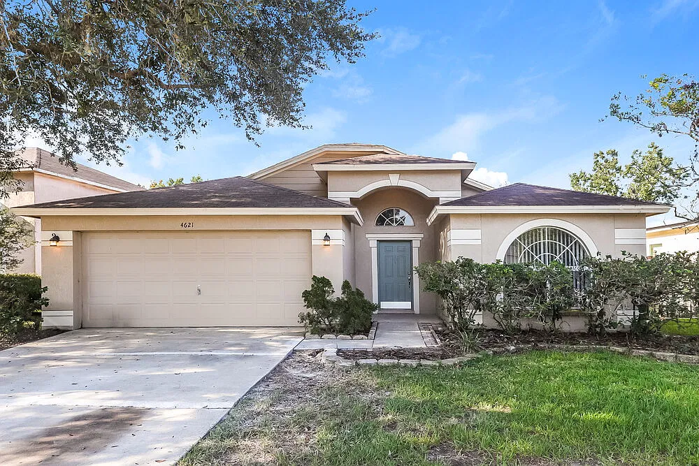 3 bed, 2.0 bath, 1516 sqft, $2,380 — Photo 1