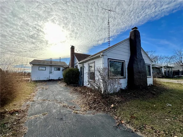 2934 E Lake Paradise Rd, Mattoon, IL 61938