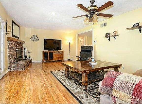4th image of 8345 Farralone Ave